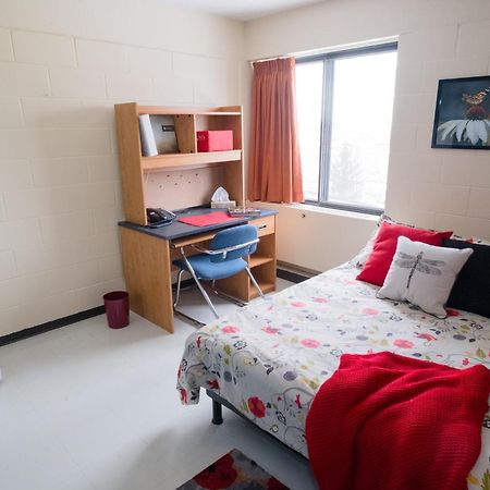 Au Campus Hotel Sherbrooke Buitenkant foto