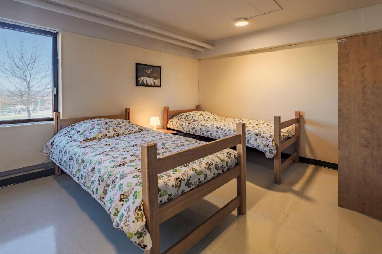 Au Campus Hotel Sherbrooke Buitenkant foto