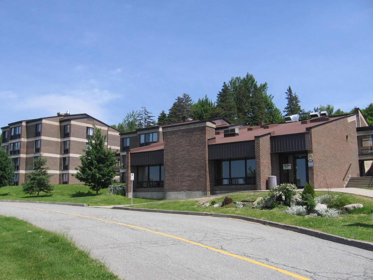 Au Campus Hotel Sherbrooke Buitenkant foto