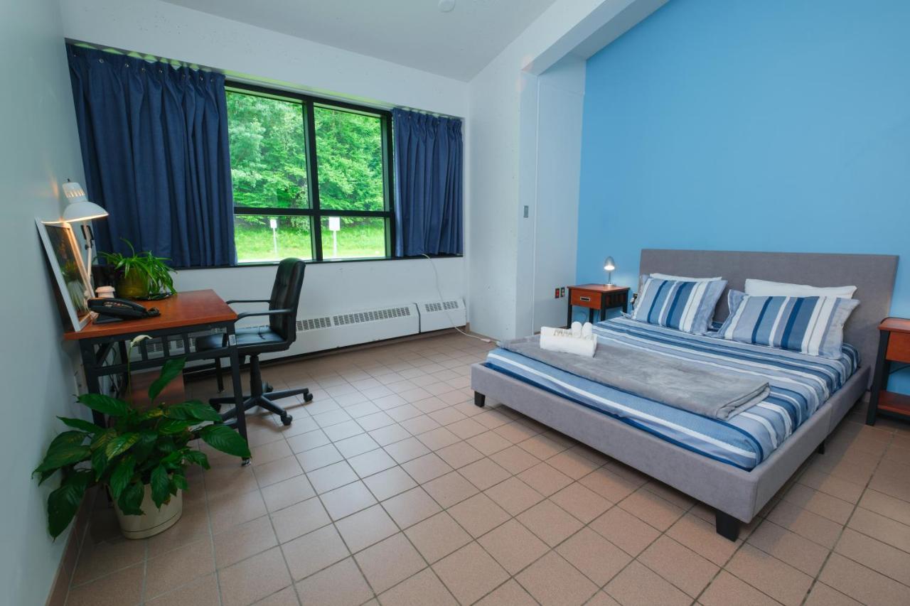 Au Campus Hotel Sherbrooke Buitenkant foto