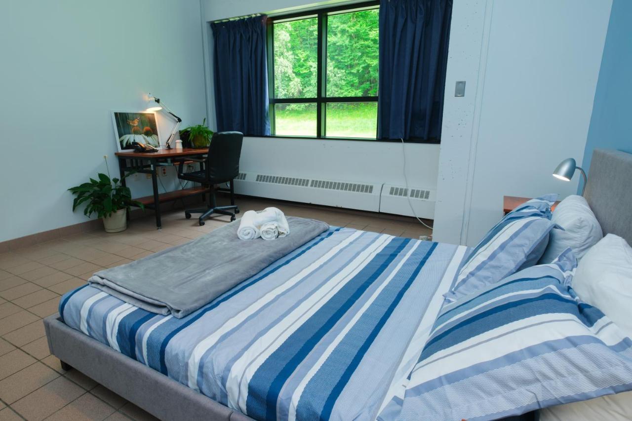 Au Campus Hotel Sherbrooke Buitenkant foto