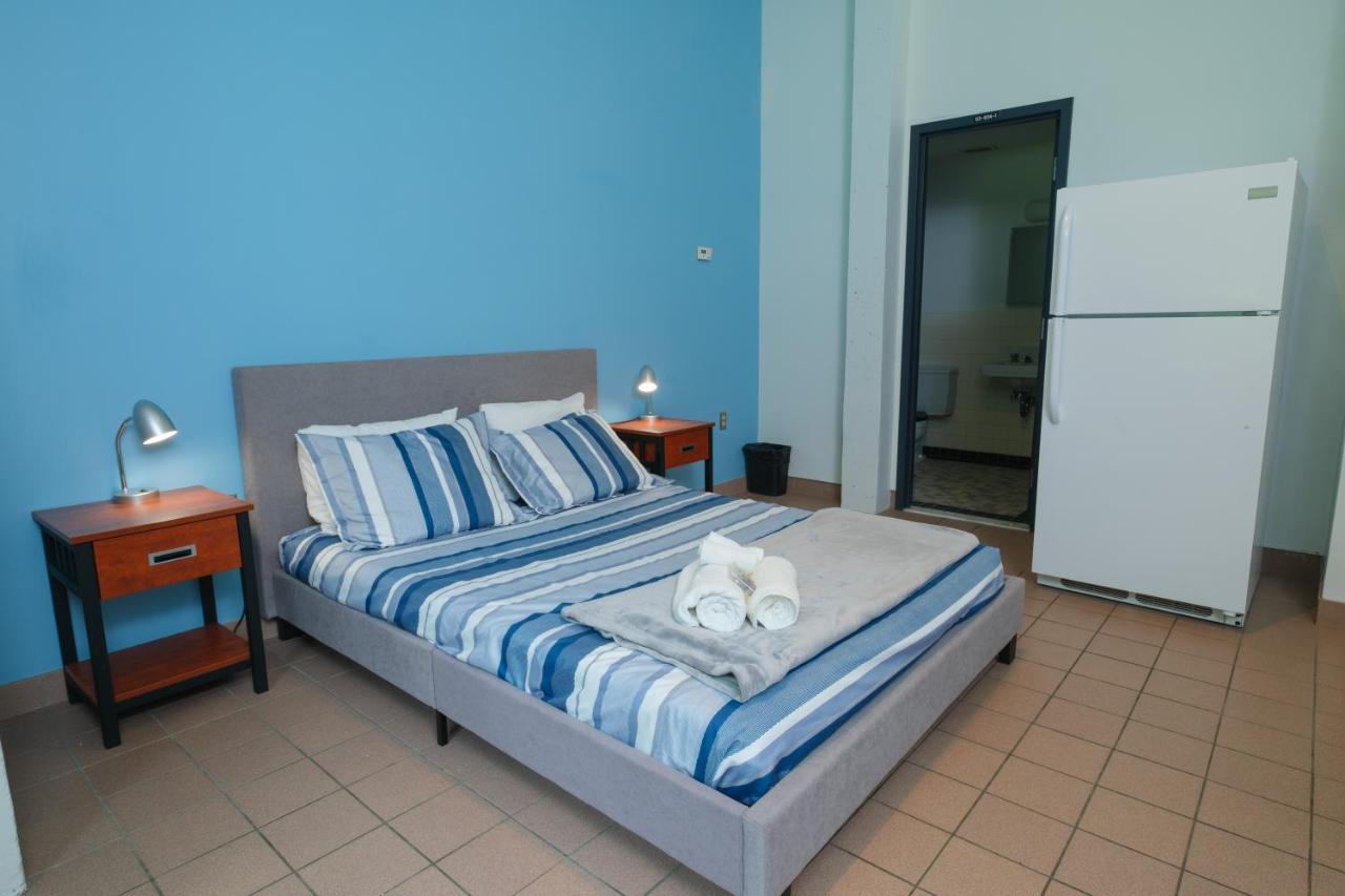 Au Campus Hotel Sherbrooke Buitenkant foto