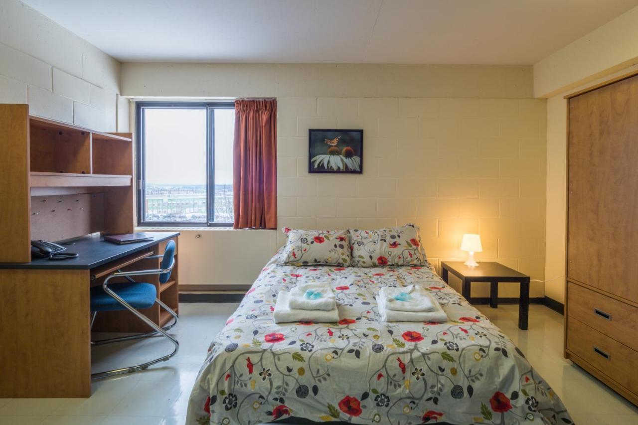 Au Campus Hotel Sherbrooke Buitenkant foto